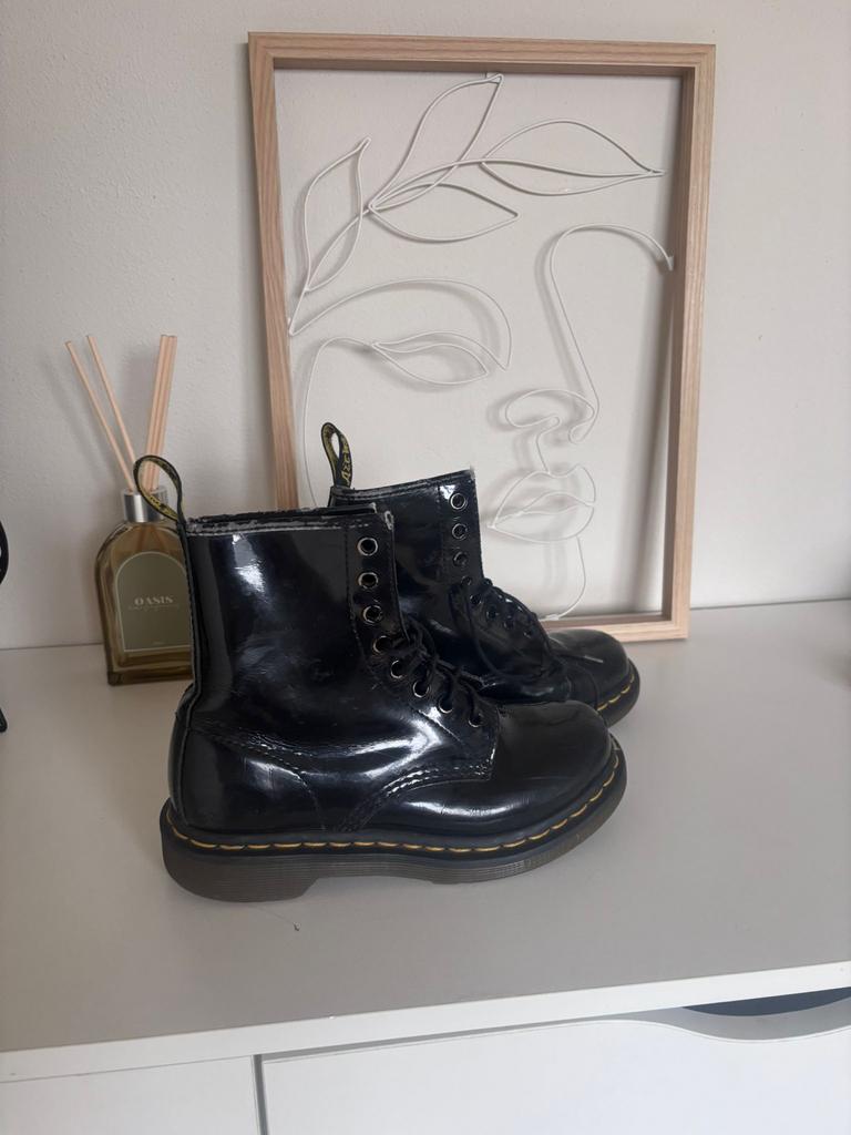Dr. Martens zwart lak maat 36, Ophalen of Verzenden, Gedragen, Zwart, Lage of Enkellaarzen