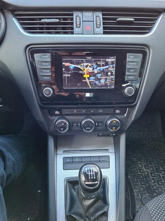 Skoda OCTAVIA 1.6 TDI GREENLINE BNS NAVI CLIMA LMV PDC TREKH, Euro 5, Gebruikt, 4 cilinders, Wit