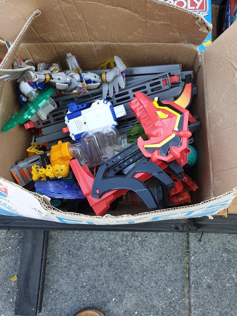 doos vol speelgoed, Ophalen