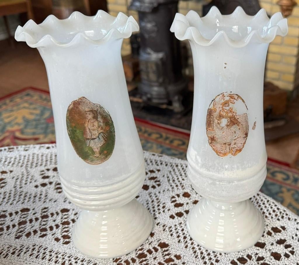 Zeldzame Victoriaanse Opaline Schulpvazen – Handbeschilderd, Ophalen of Verzenden