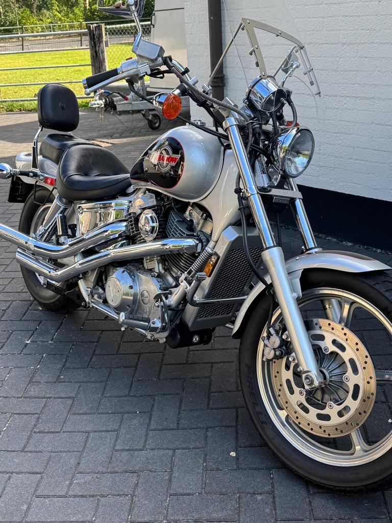 Honda Shadow VT1100 uit 1992 unieke kleur, Cardan-aandrijving, 2 cilinders, Particulier, Meer dan 35 kW