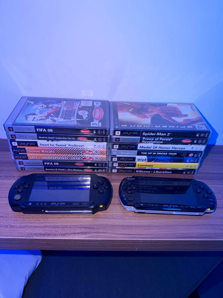 PSP Bundel: 2 Consoles & 14 Games, Spelcomputers en Games, Spelcomputers | Sony PSP, Overige modellen, Zwart, Ophalen of Verzenden