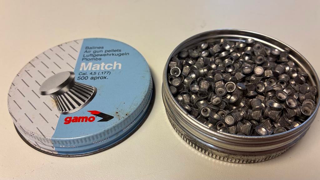 Ca. 500 Loden luchtbuks kogeltjes 4,5mm Gamo Match, Ophalen, Gebruikt