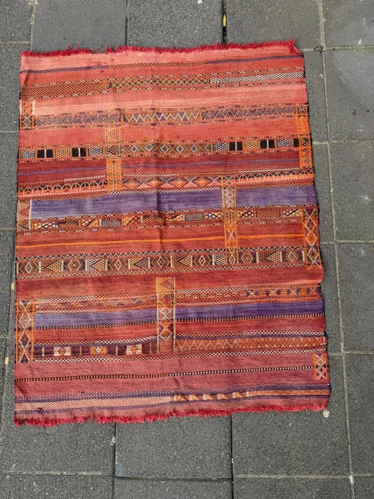Zijd Marokkaanse Kilim ( Morocco silk Gilim ) 140 x 115 cm, Huis en Inrichting, Stoffering | Tapijten en Kleden, Zo goed als nieuw
