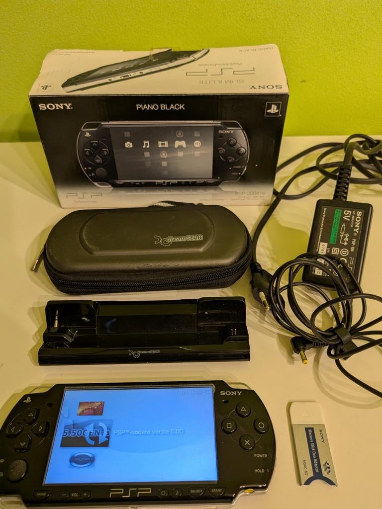 Sony PSP-2004 Piano Black met accessoires en games, Gebruikt, Ophalen of Verzenden, Met UMD-films, PSP Slim