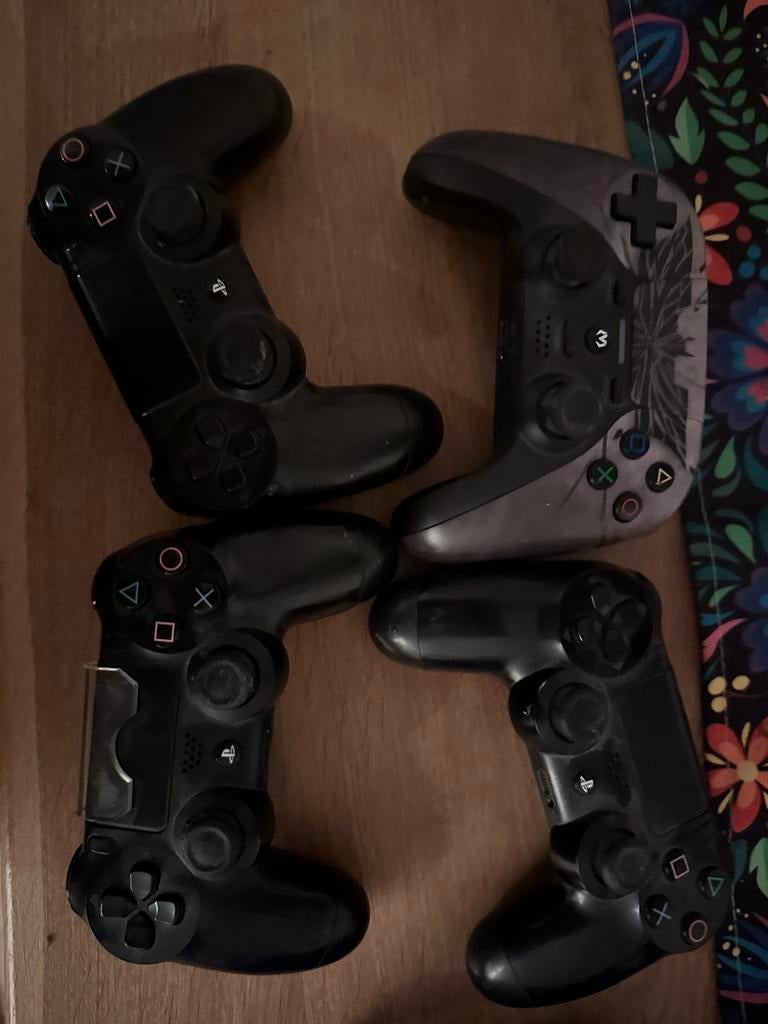 Vier PlayStation 4 controllers, Ophalen of Verzenden, Gebruikt, Controller, PlayStation 4