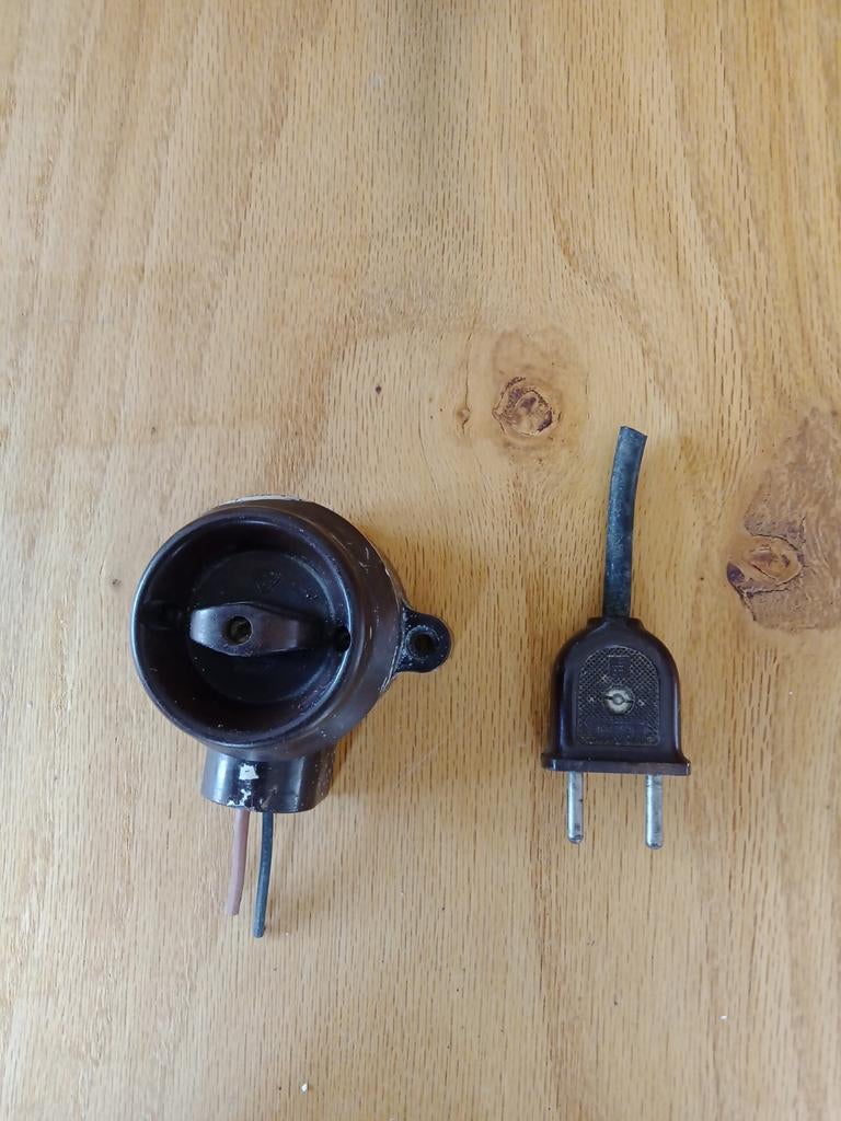 Bakelieten schakelaar en stekker vintage, Ophalen of Verzenden