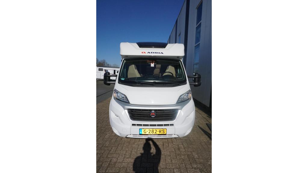 Adria Matrix Plus 600 SC, Caravans en Kamperen, Campers, Bedrijf, Adria, Koelkast, L-zit