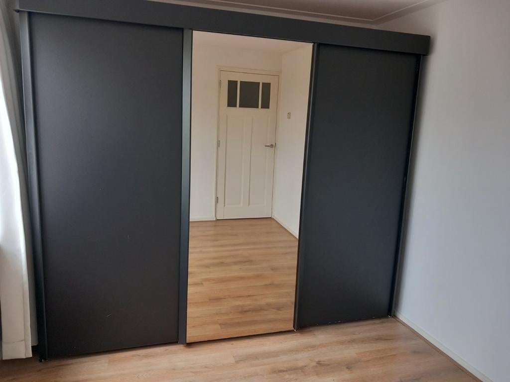 Grote kledingkast met spiegel en schuifdeuren, Ophalen of Verzenden