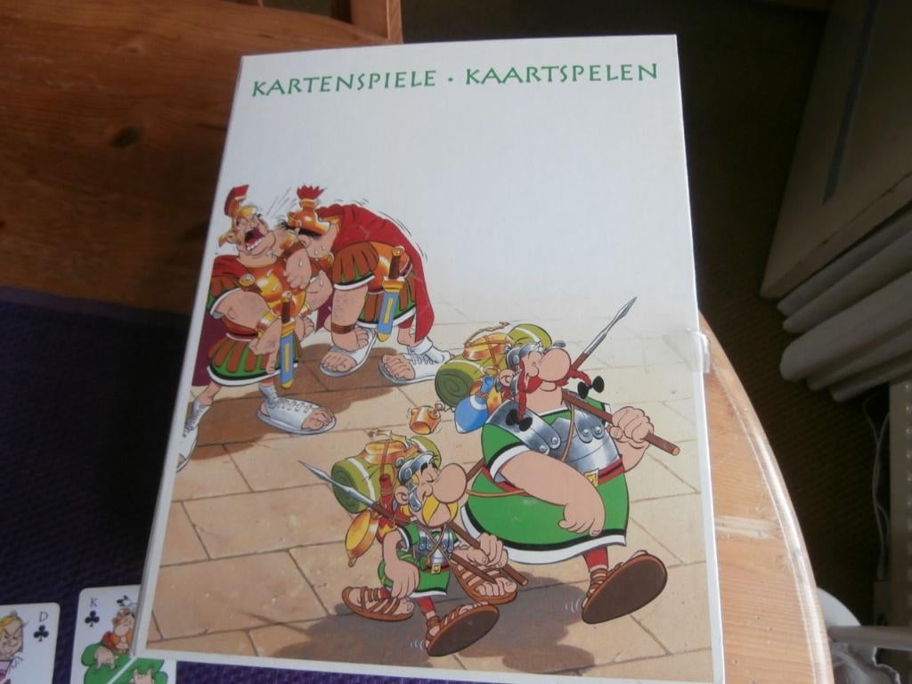 spel Kaartspelen Asterix en Obelix stripfiguur gezelschapssp, Ophalen of Verzenden, Asterix en Obelix, Zo goed als nieuw, Beeldje of Figuurtje