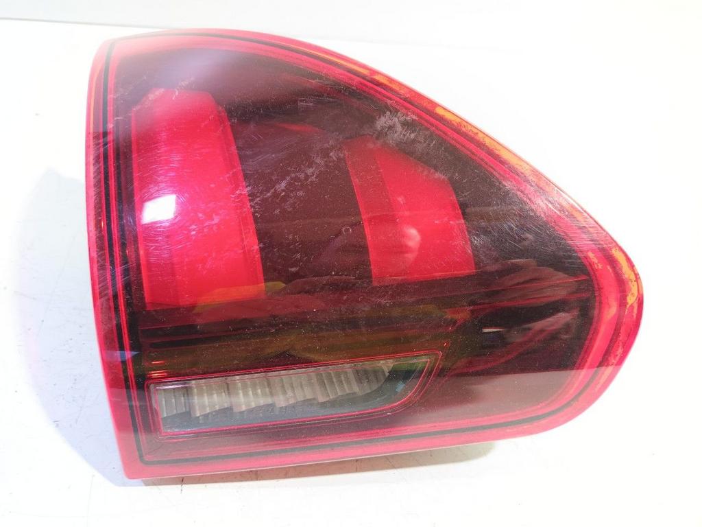 Achterlicht kofferdeksel achterklep links Peugeot 2008, Onderdelen@venauto.nl, Van der Ven Autorecycling B.V., Gebruikt, Ettenseweg 76, 4706 PB Roosendaal, The Netherlands