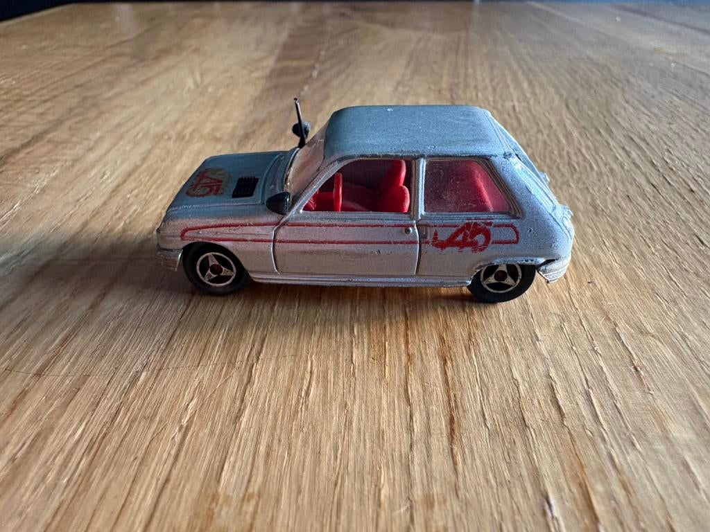 Majorette Nr. 257 Renault 5, Hobby en Vrije tijd, Modelauto's | Overige schalen, Ophalen of Verzenden, Zo goed als nieuw, Auto
