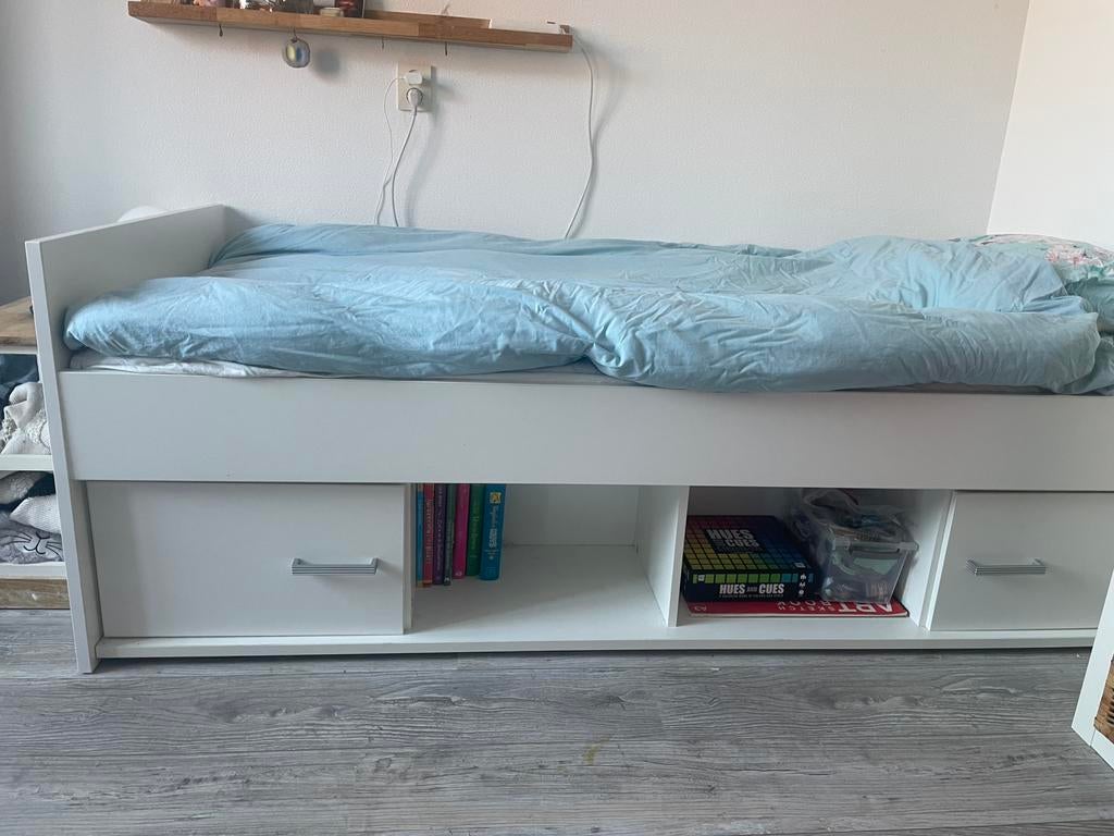 Een persoons bed wit, Kinderen en Baby's, Kinderkamer | Stapelbedden en Hoogslapers, Ophalen of Verzenden, Zo goed als nieuw, Hoogslaper