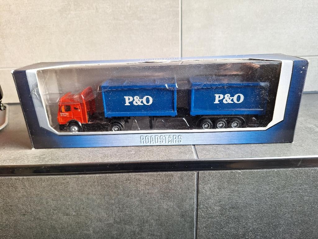 VOS, Mercedes en Volvo, truck met oplegger., Hobby en Vrije tijd, Modelauto's | 1:50, Ophalen of Verzenden, Zo goed als nieuw