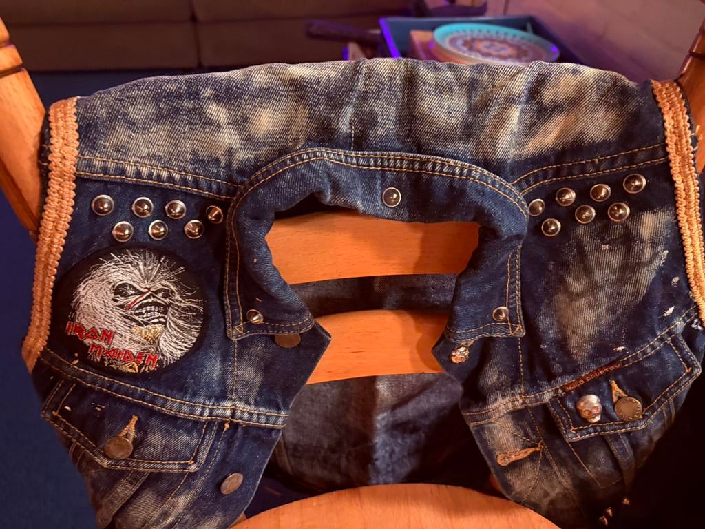 Iconisch Iron Maiden Battle Jacket uit de jaren ’80, Eén persoon