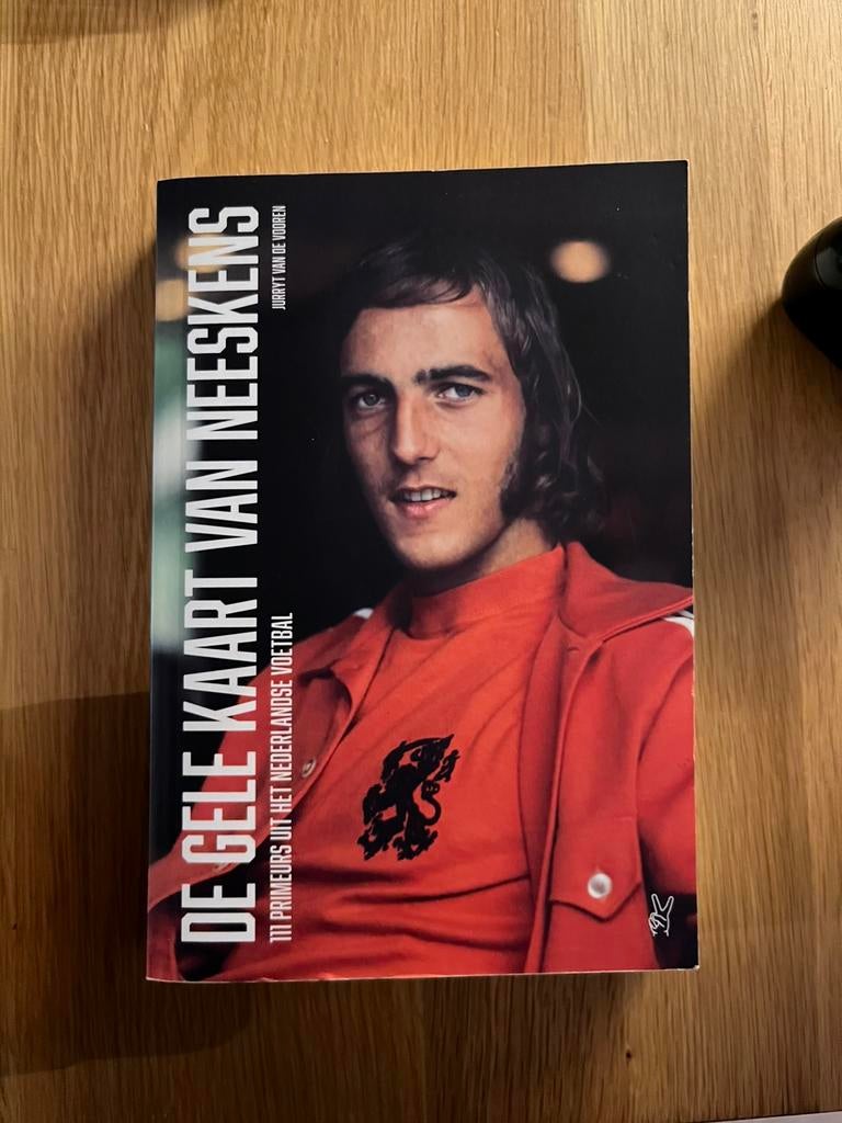 BOEK - de gele kaart van Neeskens, Boeken, Sportboeken, Ophalen of Verzenden, Nieuw, Balsport