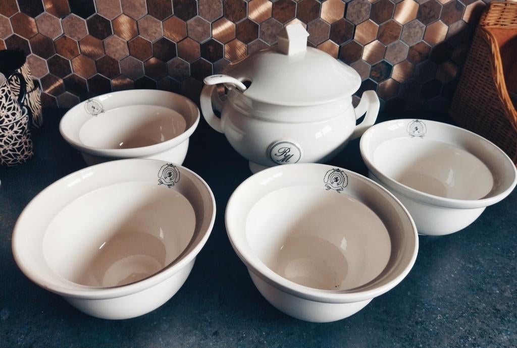 4 Persoons Servies Soepkommen & Terrine Riviera Maison, Ophalen of Verzenden, Zo goed als nieuw, Bord(en), Effen