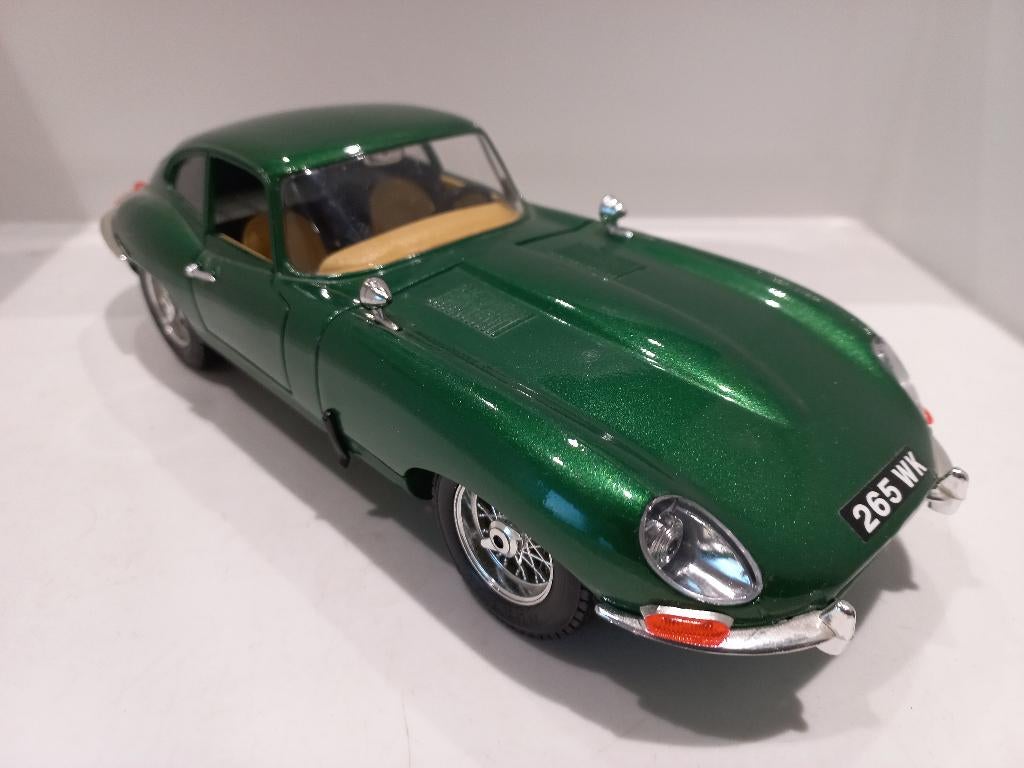 Jaguar E 1961 Bburago 1:18 modelauto 133, Ophalen of Verzenden, Zo goed als nieuw, Auto, Bburago