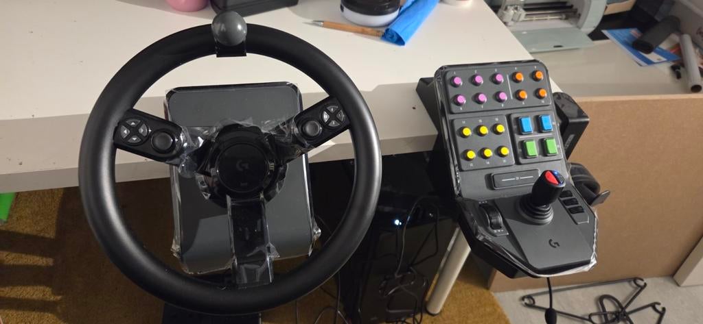 Logitech Heavy Equipment Bundle - Zo Goed Als Nieuw!, 1 speler, Virtual Reality, Ophalen of Verzenden, Zo goed als nieuw