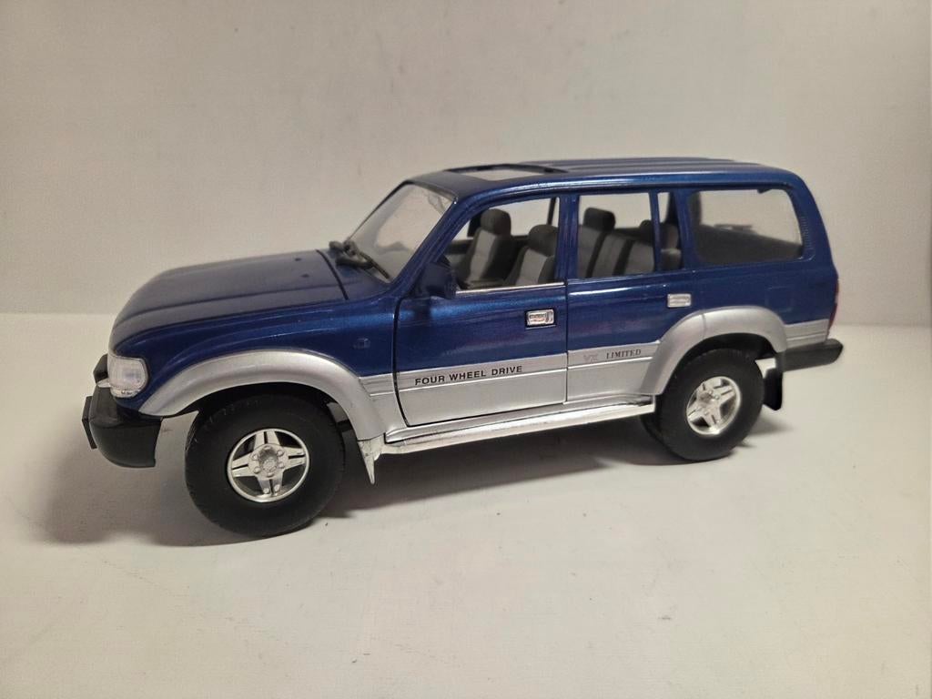 Road Signature Toyota Land Cruiser 1:18, Hobby en Vrije tijd, Modelauto's | 1:18, Overige merken, ., Ophalen of Verzenden, Zo goed als nieuw