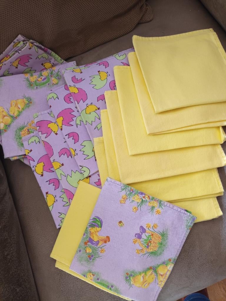 Pasen, stoffen Servetten & Kleedjes - Geel & Bedrukt, Ophalen of Verzenden, Gebruikt