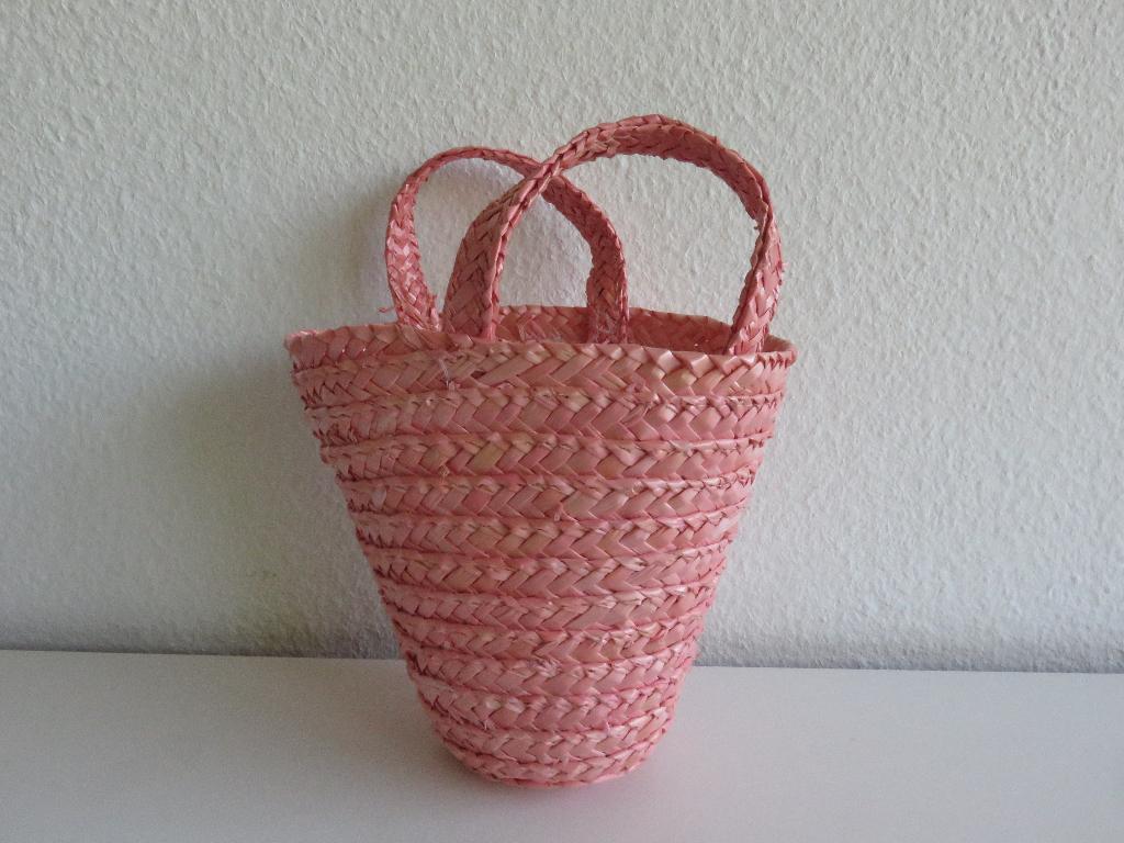 Roze gevlochten mandje, paasmandje tasje, Ophalen of Verzenden, Zo goed als nieuw