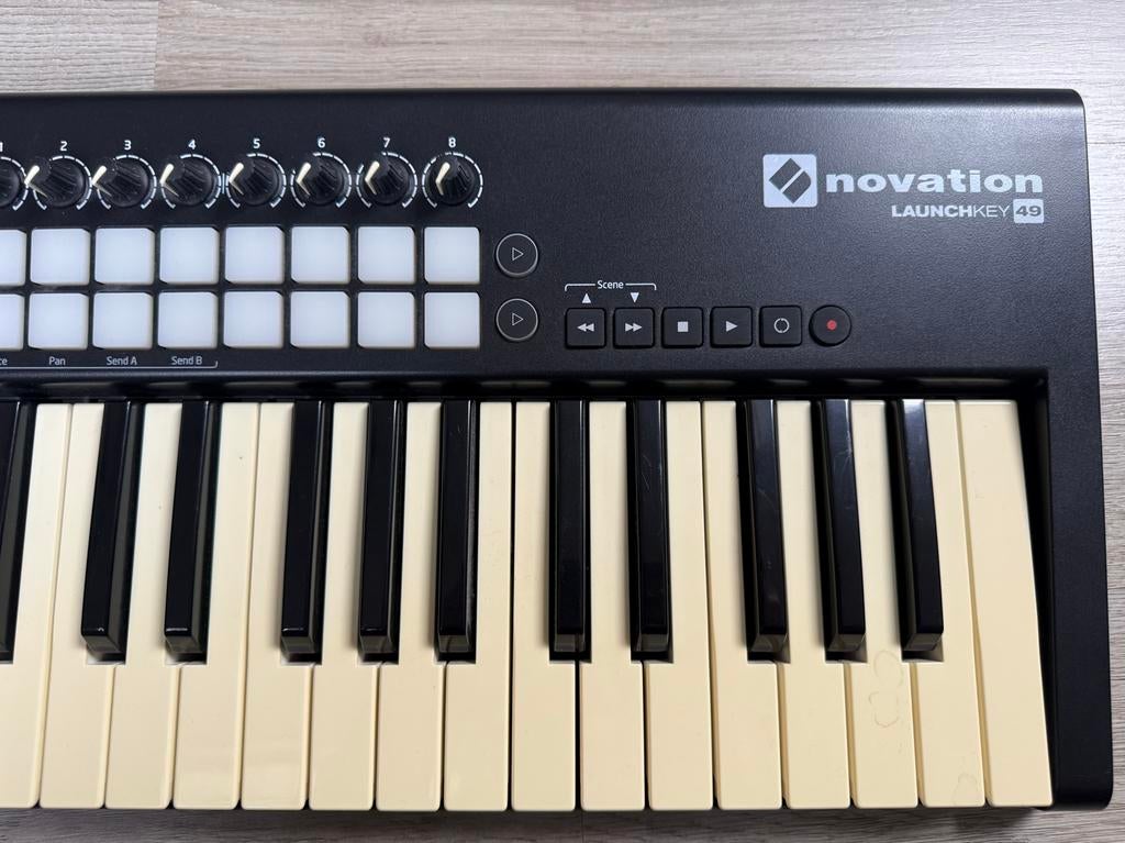 Novation Launchkey 49 MK2 - Nieuwstaat, Zo goed als nieuw, Aanslaggevoelig, Ophalen, 49 toetsen