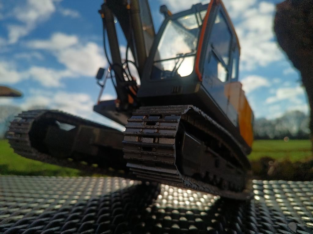 RC hydraulische graafmachine 1:14 – metaal – complete set, Ophalen of Verzenden, Zo goed als nieuw