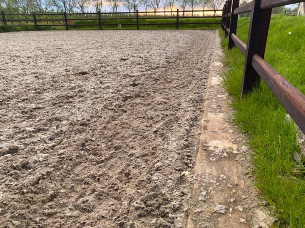 Betonnen gebruikte spoorbielzen, rijbak opsluiting, Platenburg, Info@platenburg.com, Runstraat 81, Schaijk, Weidegang