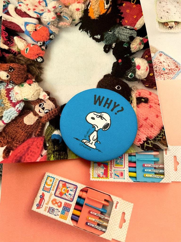 Snoopy Peanuts Comics "Why?" 44MM Button Pin Broche, Verzenden, Snoopy, Nieuw, Overige typen
