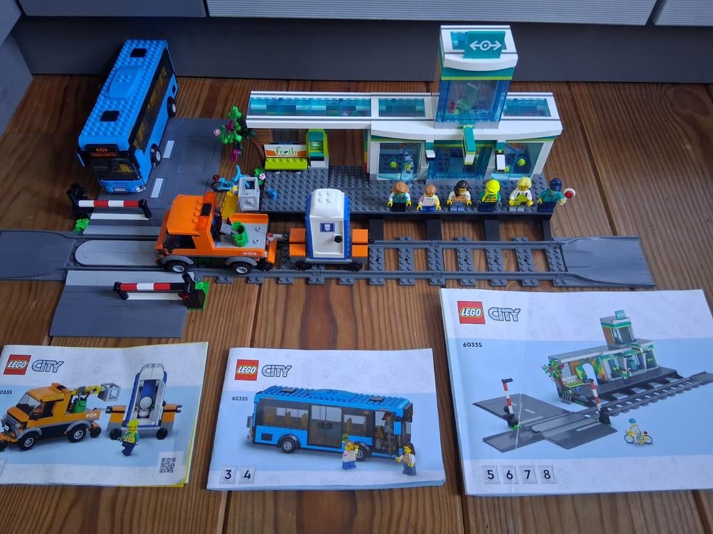Lego city Treinstation 60335 complete grote set met boekjes, Kinderen en Baby's, Speelgoed | Duplo en Lego, Ophalen of Verzenden