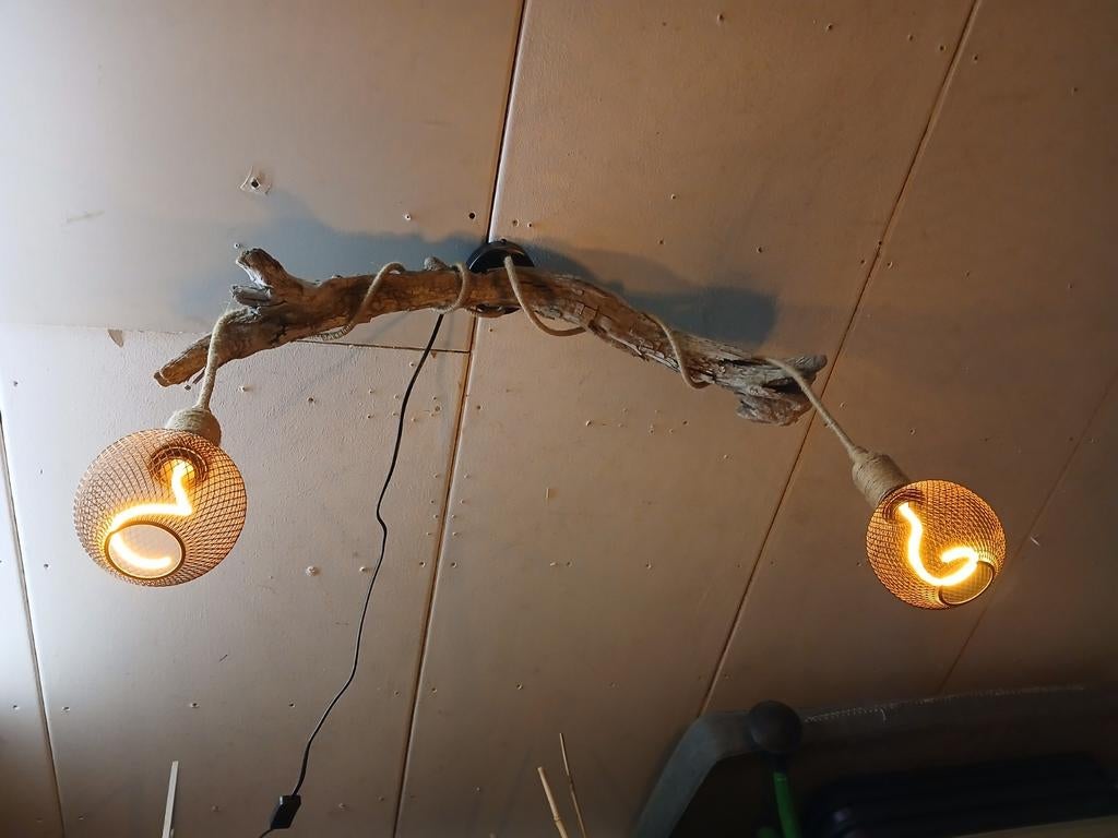 Landelijke plafondlamp van drijfhout, Huis en Inrichting, Lampen | Wandlampen, Nieuw, Hout, Ophalen of Verzenden