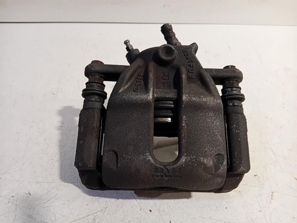 Remklauw rechts voor Renault Clio, Onderdelen@venauto.nl, Van der Ven Autorecycling B.V., Gebruikt, Ettenseweg 76, 4706 PB Roosendaal, The Netherlands