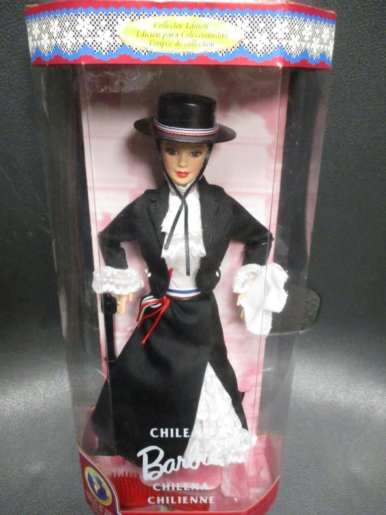 1997 BARBIE CHILEAN/CHILEENSE NRFB, Verzamelen, Poppen, Ophalen of Verzenden, Nieuw, Fashion Doll