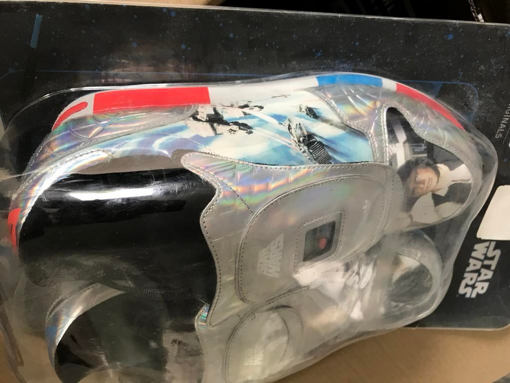 Adidas Star Wars Micropacer 2009 Zilver Ongeopend US 10 EU44, Overige kleuren, Nieuw, Ophalen of Verzenden, Sneakers of Gympen