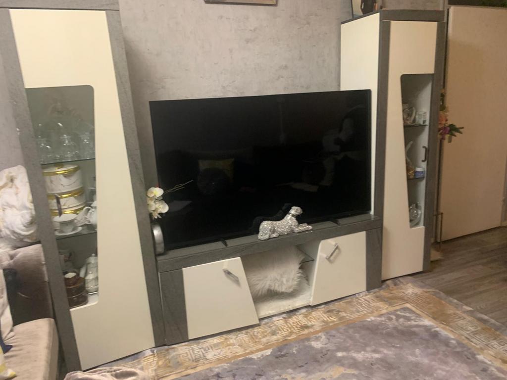 Kleur zilver en wit , 2 x tvBxDxH) 1x tv -wandm:100x30x30 cm, Huizen en Kamers, Rotterdam
