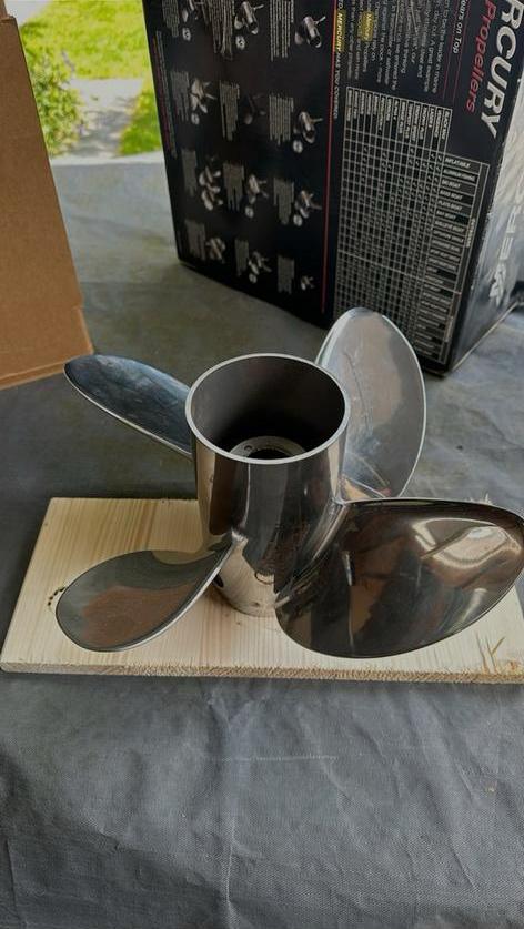 Mercury Trophy plus 19p rvs schroef, Watersport en Boten, Bootonderdelen, Ophalen of Verzenden, Zo goed als nieuw, Motor en Techniek