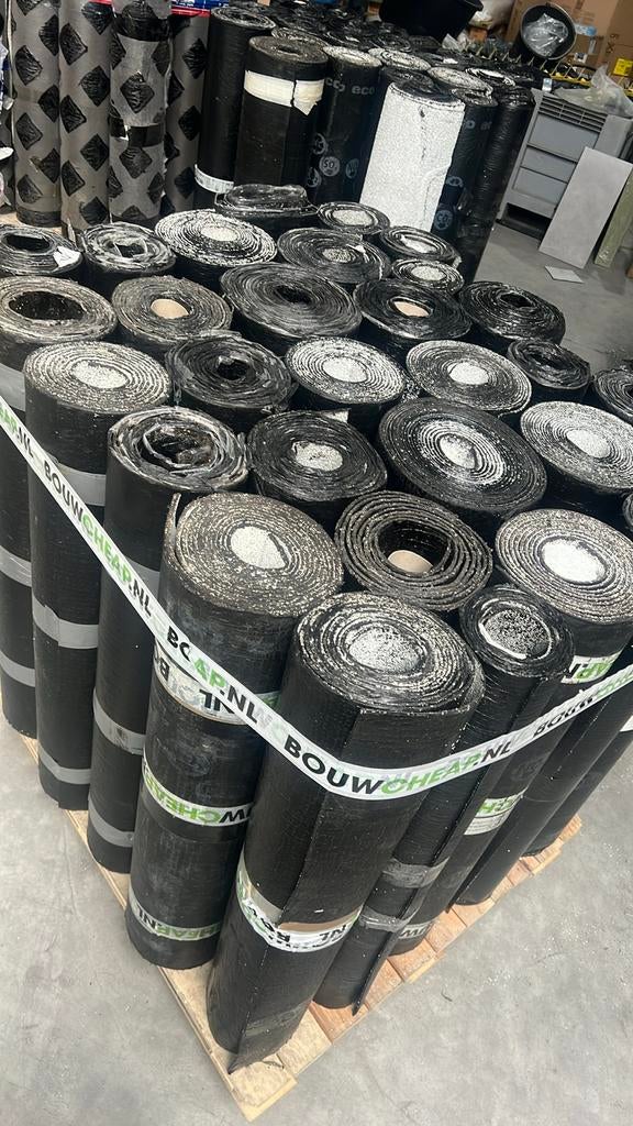 Dakleer +/- 150m2 wit - rest rollen 3 pallets totaal, Overige materialen, Zwart, Ophalen of Verzenden, Zo goed als nieuw