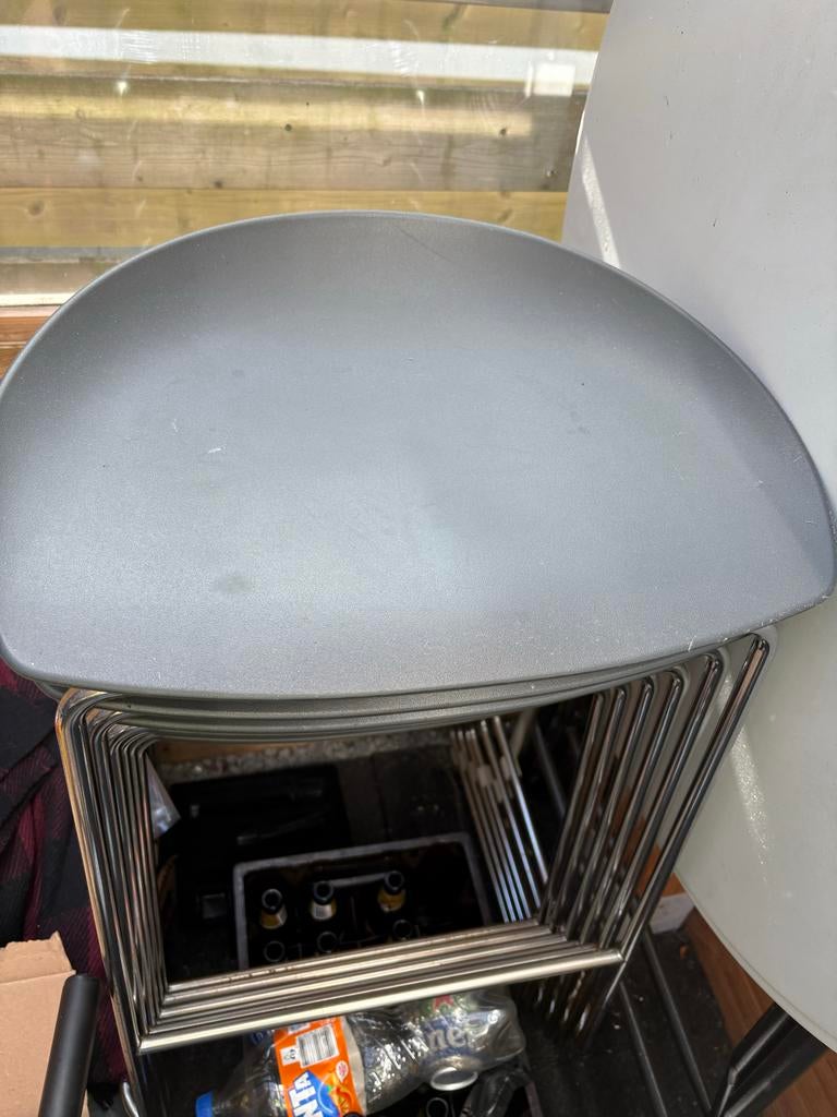 Stapelbare krukken met opklaptafel - Party set, Huis en Inrichting, Krukjes, Ophalen of Verzenden, Gebruikt, Kunststof