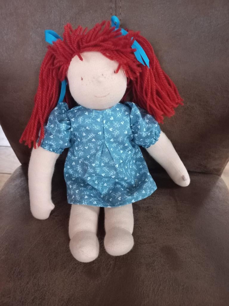 Nieuwe Antroposofische pop met jurkje en broekje., Kinderen en Baby's, Speelgoed | Knuffels en Pluche, Ophalen of Verzenden, Nieuw