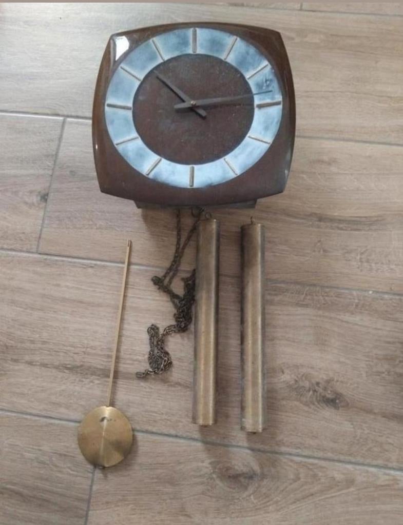 Junghans wandklok.

Mooie houten wandklok van het merk Jungh, Ophalen of Verzenden