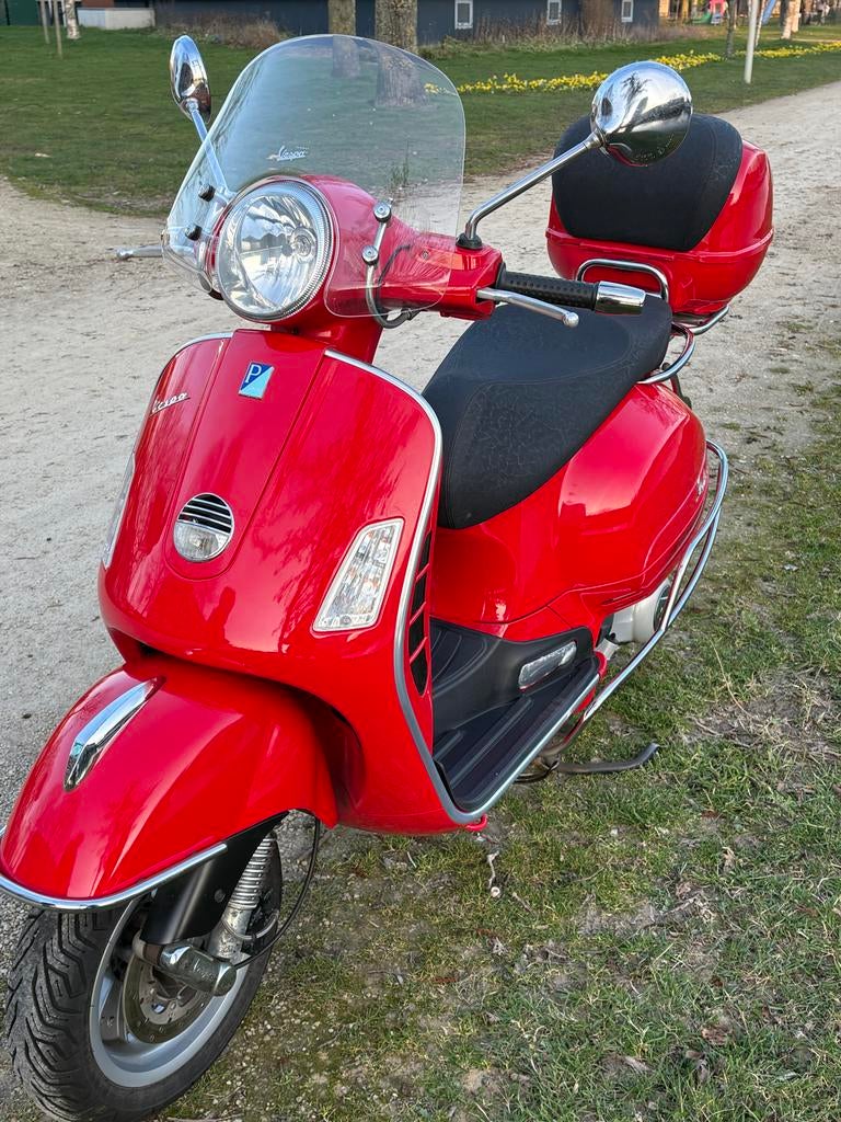 Vespa GTS 250 i.e. Scooter - Rood