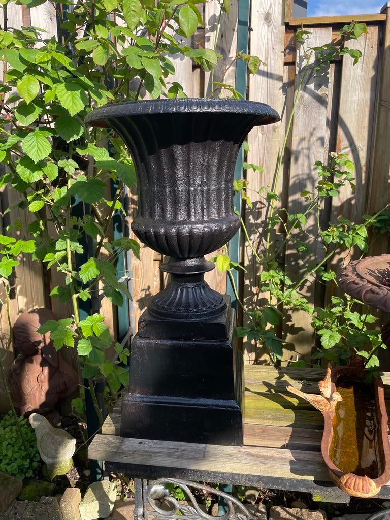 Gietijzeren tuinvaas bloempot op sokkel, Tuin en Terras, Tuinvazen, Ophalen, Zo goed als nieuw