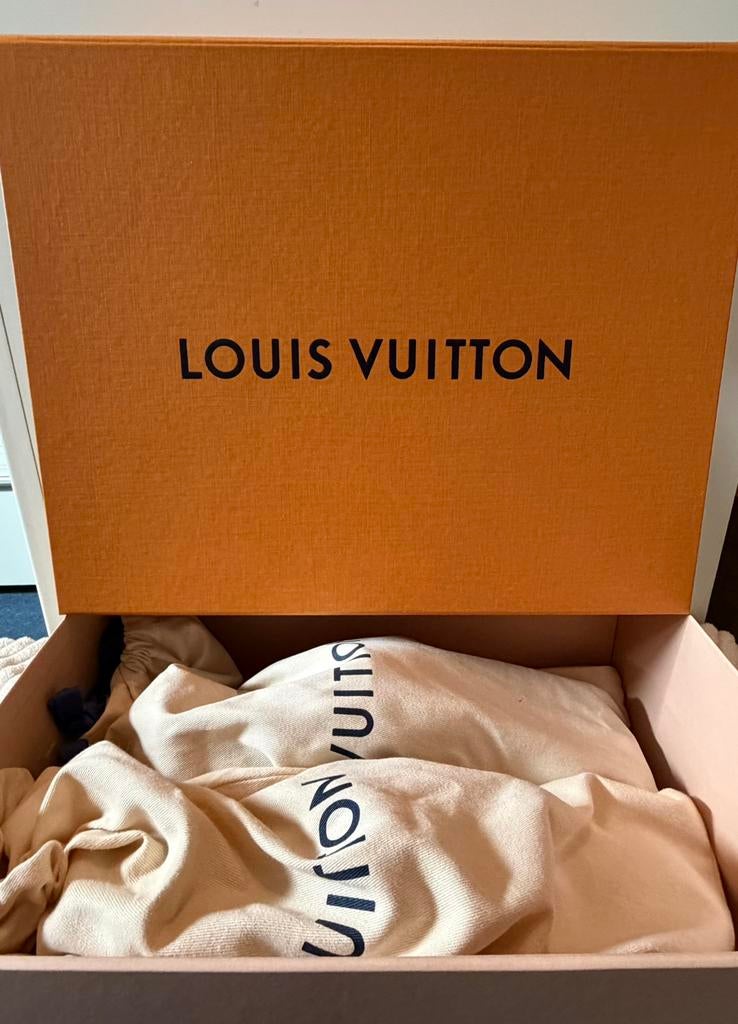 Louis Vuitton Footprint Red - Maat 42 - Pre-Pharrell, Kleding | Dames, Ophalen of Verzenden, Zo goed als nieuw, Overige kleuren