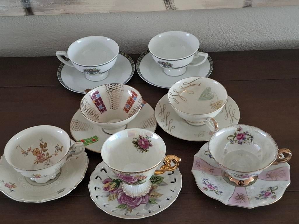 Antieke theekopjes met schotel - 7 stuks, Ophalen