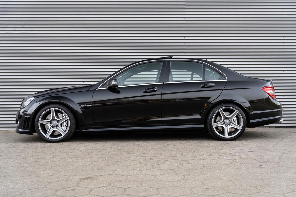 Mercedes-Benz C-klasse AMG C63 V8 DEALER ONDERHOUDEN, Automaat, Achterwielaandrijving, Traction-control, Zwart