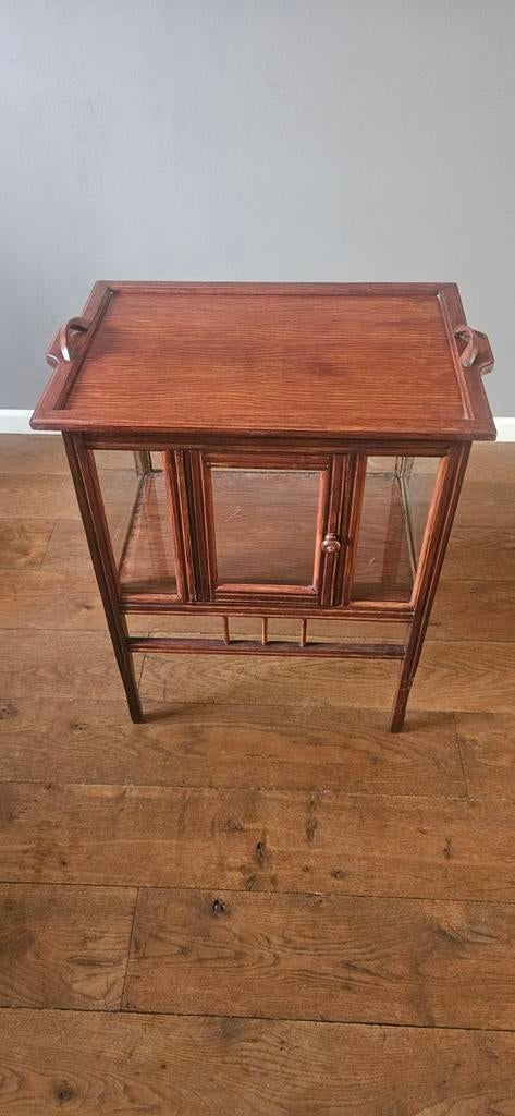 Antiek theekastje met afneembaar dienblad, Ophalen