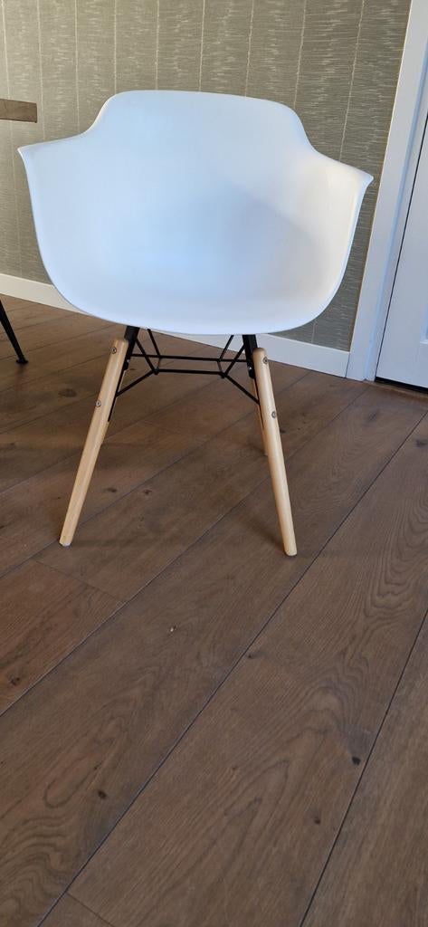 Witte stoel van IKEA, Huis en Inrichting, Stoelen, Ophalen