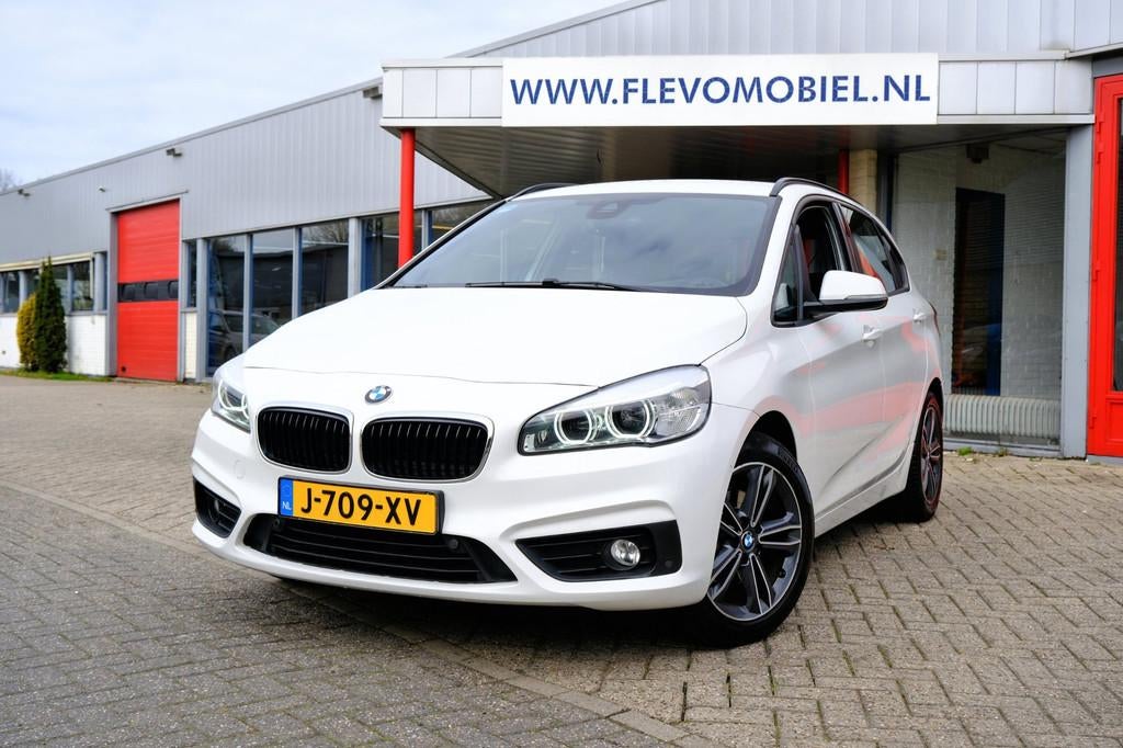 BMW 2-serie Active Tourer 218i High Executive Aut. Leder|Nav, Auto's, BMW, 1345 kg, 136 pk, Gebruikt, Euro 6