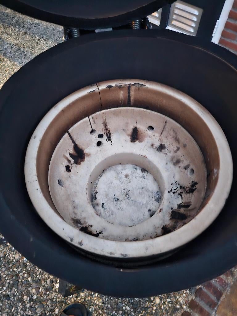 Kamado bbq, Tuin en Terras, Houtskoolbarbecues, Ophalen, Gebruikt, Gril Guru, Met accessoires